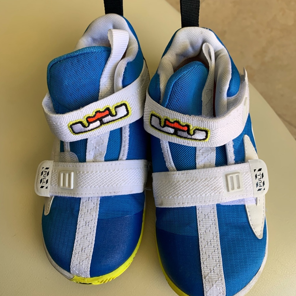 Shoes- Nike